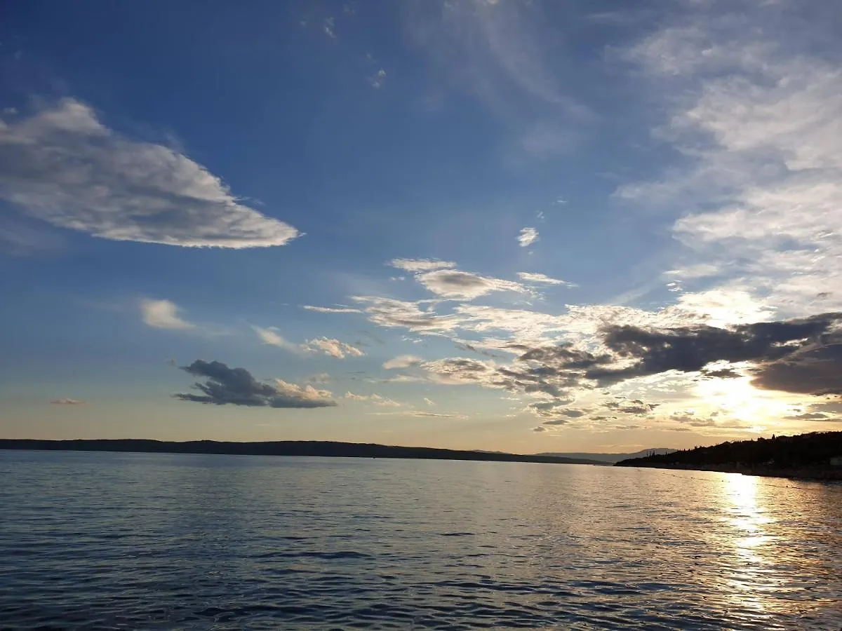 Apartments Crikvenica Megan 2 0*,